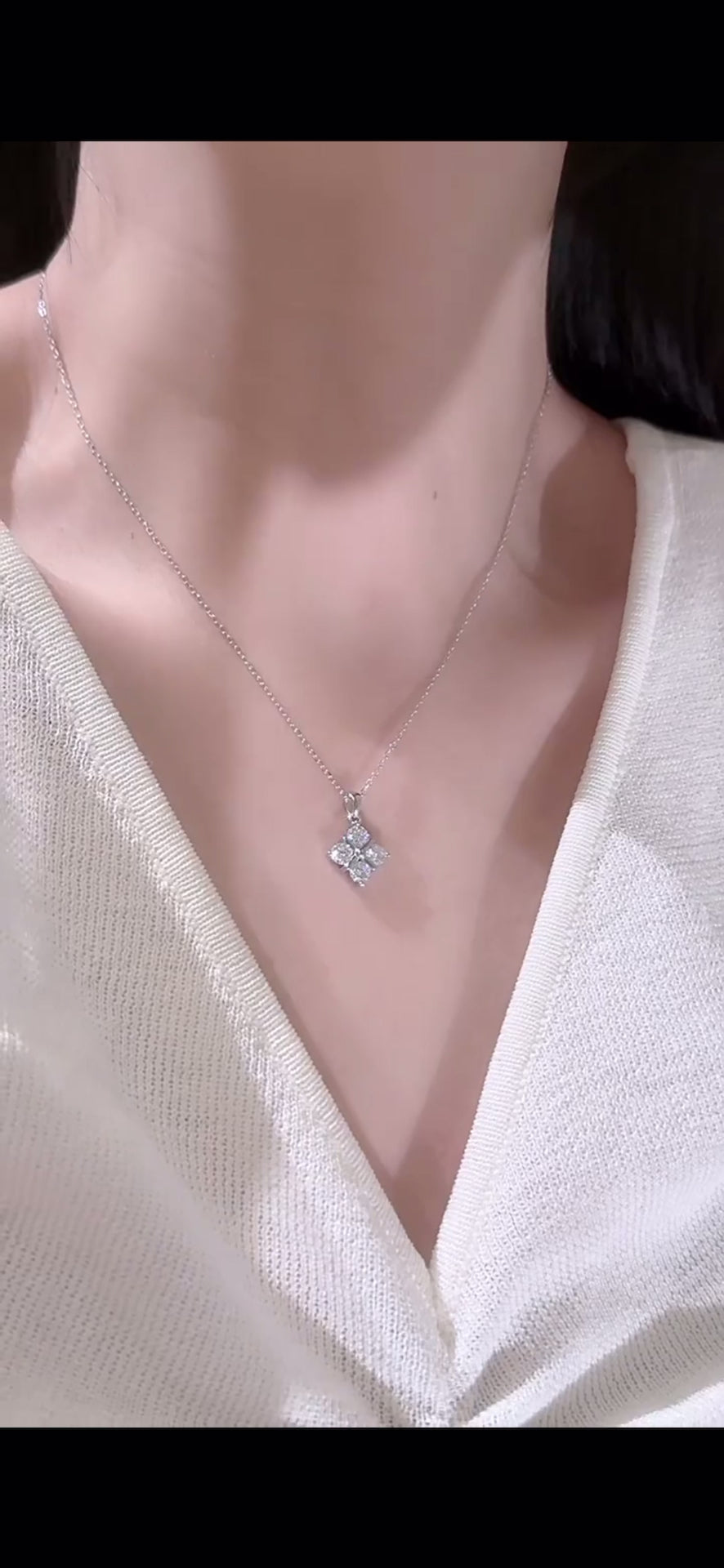 Aurora Clover Moissanite Necklace video